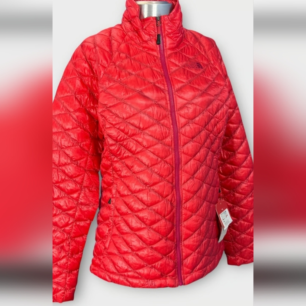 The North Face Women's Puffer Jacket - Bold Red